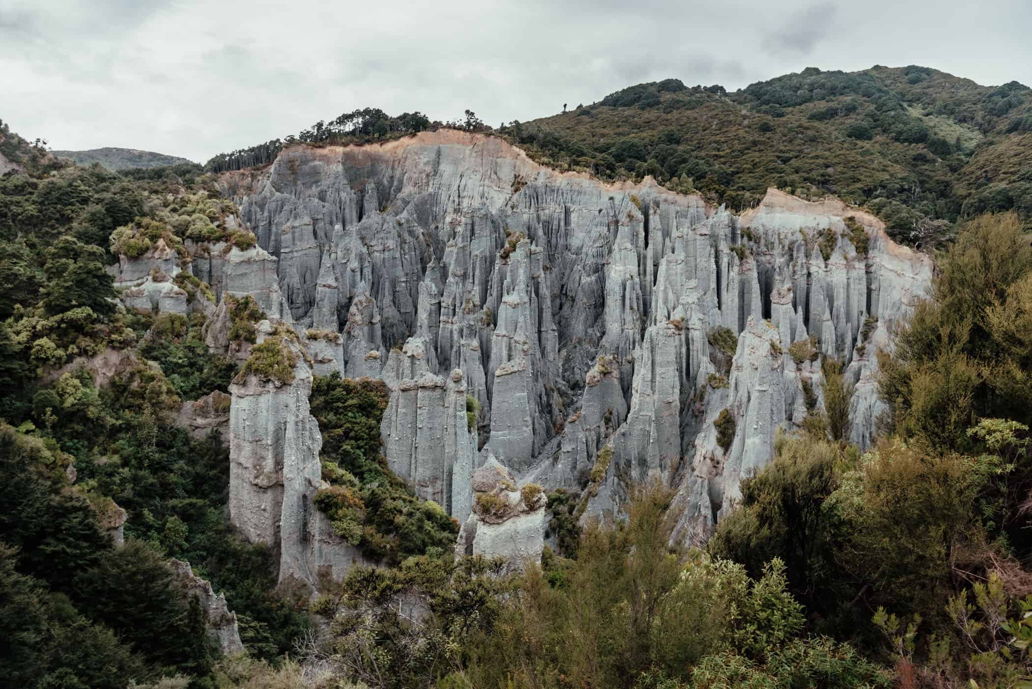 Putangirua Pinnacles Track Wairarapa Tobinka